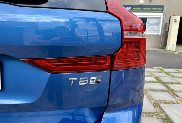Volvo XC60  II T8 2.0 Ti 407 Plug in Hybrid AWD Geartronic8 318 cv R DESIGN