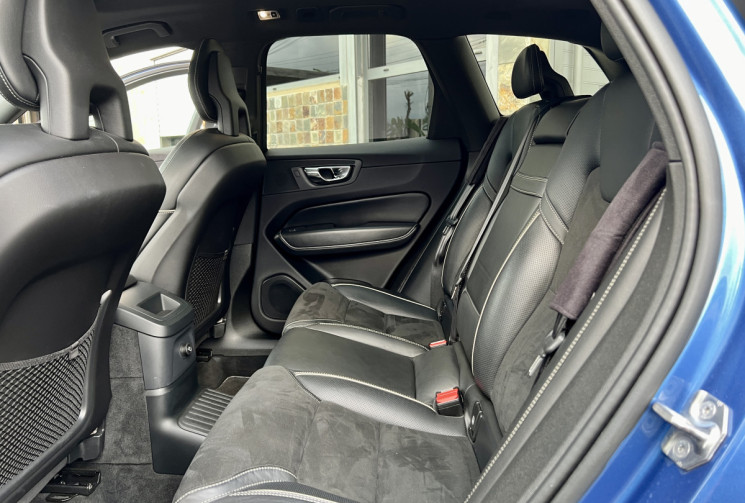 Volvo XC60  II T8 2.0 Ti 407 Plug in Hybrid AWD Geartronic8 318 cv R DESIGN