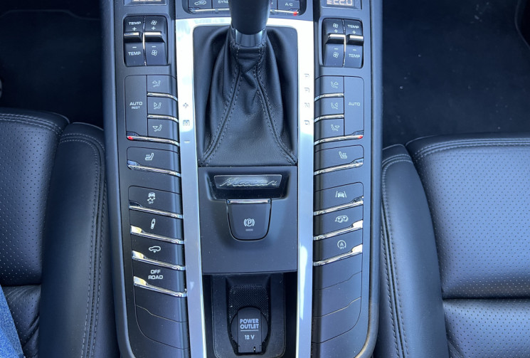 PORSCHE Macan Turbo 2.9 440 PDK / Immat France / Toit Ouvrant  / Carplay / Attelage / Bose / PDLS + 