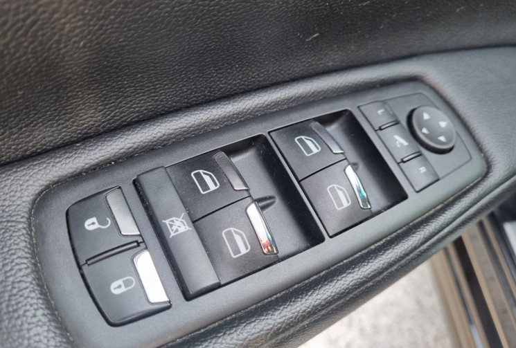Maserati GHIBLI 3.0 V6 275ch * full cuir * entretien complet et à jour * carrosserie TBE *
