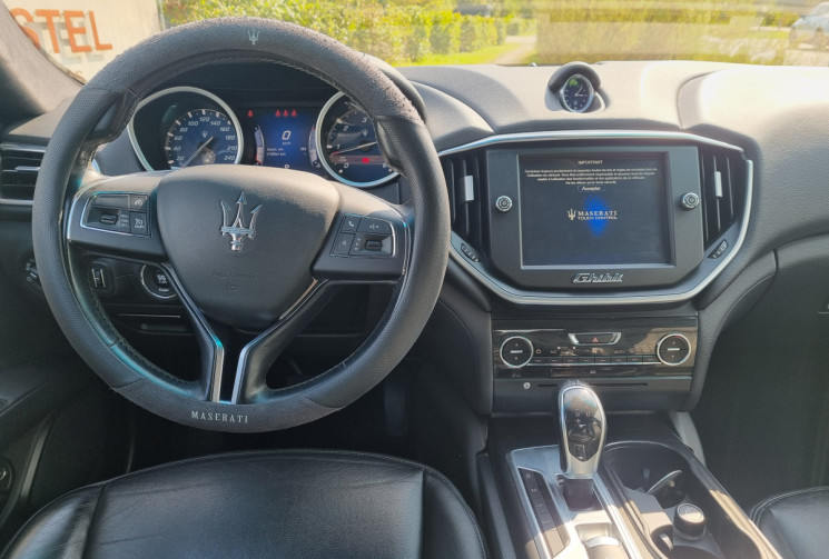 Maserati GHIBLI 3.0 V6 275ch * full cuir * entretien complet et à jour * carrosserie TBE *