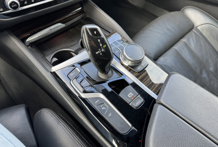 BMW SERIE 5 530eA iPerformance 252ch Luxury
