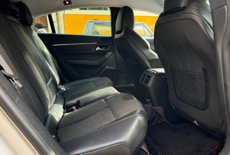 Peugeot 508 allure business 1.5 hdi 136 cv origine France 2eme main / CAR PLAY / FEUX LED / KEY LESS