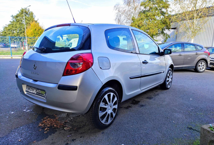 Renault CLIO 3 1.2 16V 75 CH AUTHENTIQUE 3 PORTES