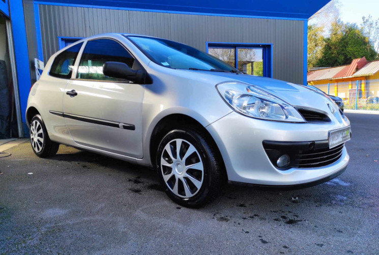 Renault CLIO 3 1.2 16V 75 CH AUTHENTIQUE 3 PORTES