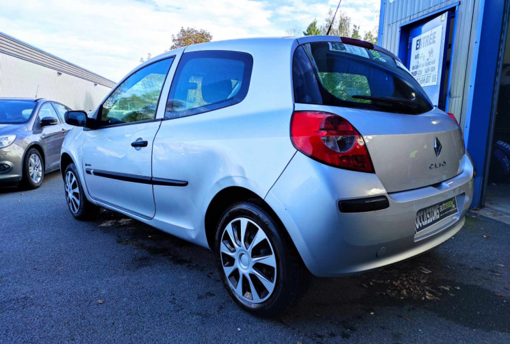 Renault CLIO 3 1.2 16V 75 CH AUTHENTIQUE 3 PORTES