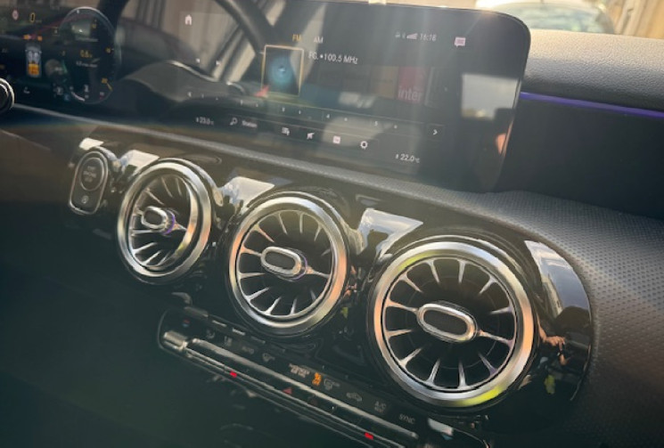 Mercedes CLASSE A 180 amg line 1.5d 116 cv origine France 2em main / ETAT NEUF / CARPLAY / KEY LESS 