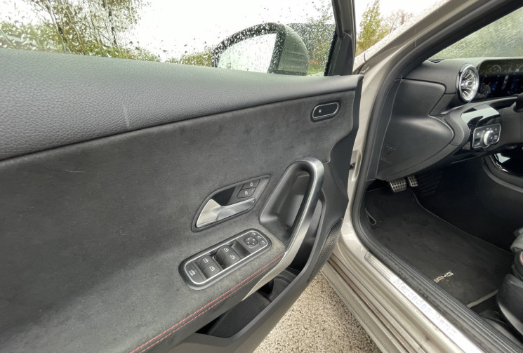 Mercedes Classe A AMG LINE 180d 116 cv * Son Burmester * Caméra * MBUX * Sièges chauffants