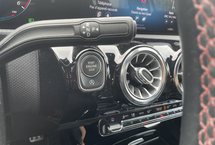 Mercedes Classe A AMG LINE 180d 116 cv * Son Burmester * Caméra * MBUX * Sièges chauffants