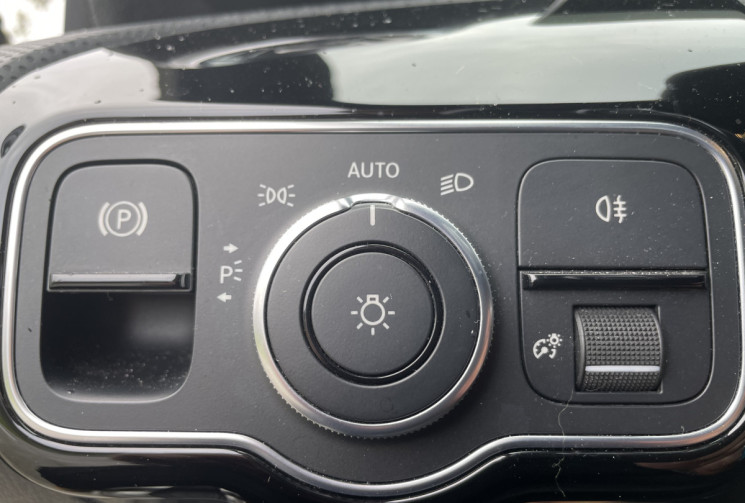 Mercedes Classe A AMG LINE 180d 116 cv * Son Burmester * Caméra * MBUX * Sièges chauffants