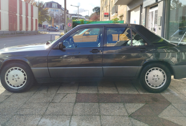 MERCEDES CLASSE E 190E 2.0 / 122 cv Boite Auto