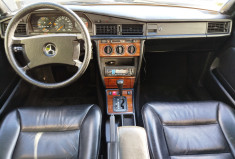MERCEDES CLASSE E 190E 2.0 / 122 cv Boite Auto