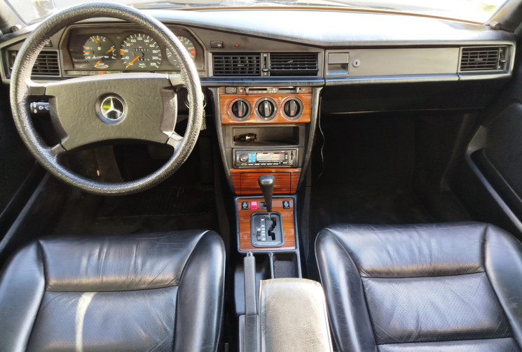 MERCEDES CLASSE E 190E 2.0 / 122 cv Boite Auto