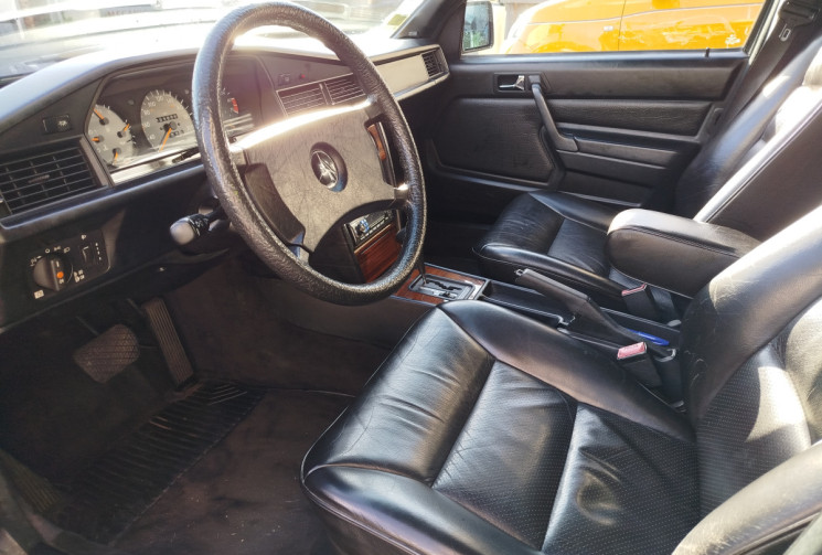 MERCEDES CLASSE E 190E 2.0 / 122 cv Boite Auto