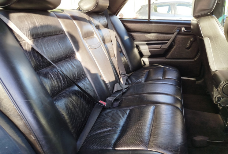 MERCEDES CLASSE E 190E 2.0 / 122 cv Boite Auto