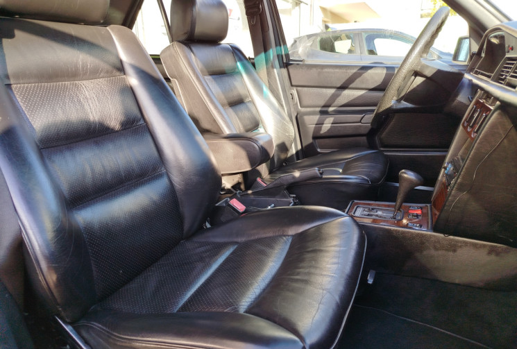 MERCEDES CLASSE E 190E 2.0 / 122 cv Boite Auto