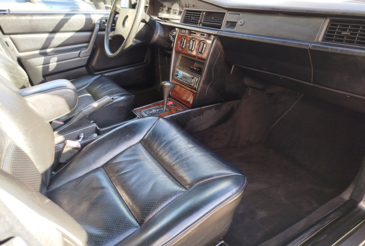MERCEDES CLASSE E 190E 2.0 / 122 cv Boite Auto