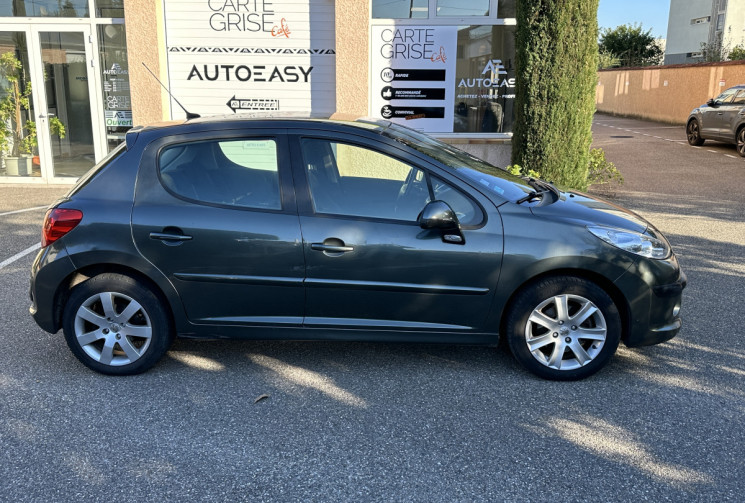 Peugeot 207 1.6 HDi 90 Sport Pack 5p / Courroie ok / Clim auto / Centralisation / 4 fenêtres élec