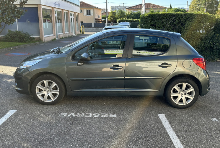Peugeot 207 1.6 HDi 90 Sport Pack 5p / Courroie ok / Clim auto / Centralisation / 4 fenêtres élec