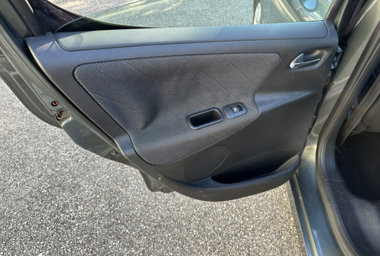 Peugeot 207 1.6 HDi 90 Sport Pack 5p / Courroie ok / Clim auto / Centralisation / 4 fenêtres élec