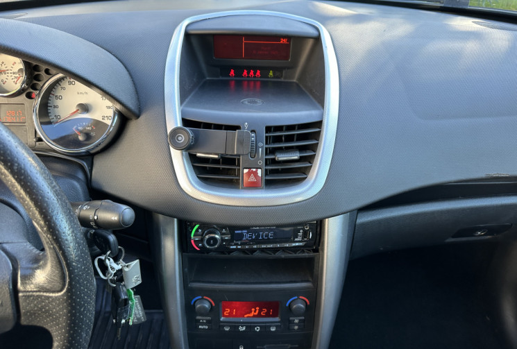 Peugeot 207 1.6 HDi 90 Sport Pack 5p / Courroie ok / Clim auto / Centralisation / 4 fenêtres élec