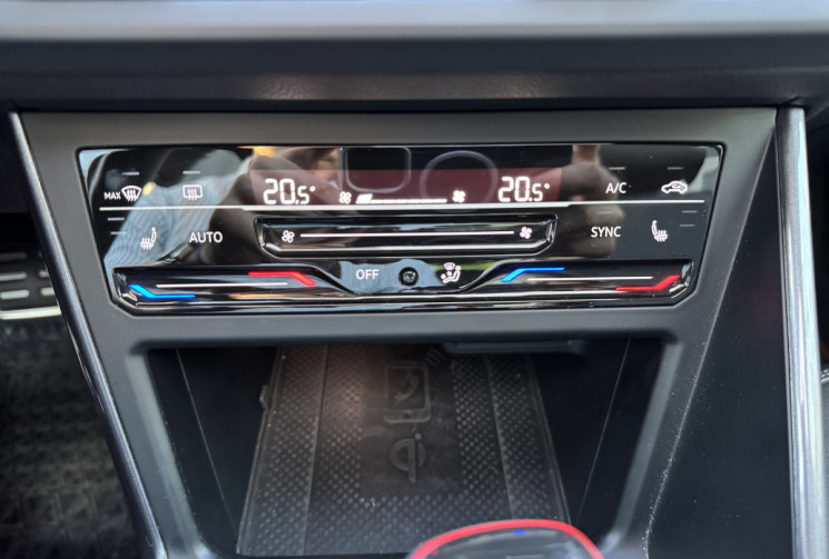 Volkswagen Polo 2.0 TSI 207CV GTI DSG7 / TOIT OUVRANT / SIEGES CHAUFFANTS / CAMERA DE RECUL