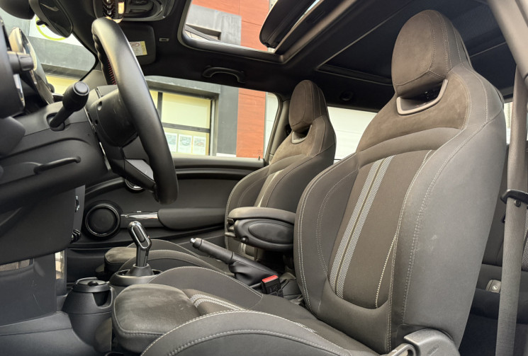 MINI MINI John Cooper Works 136 BV7 / CARPLAY