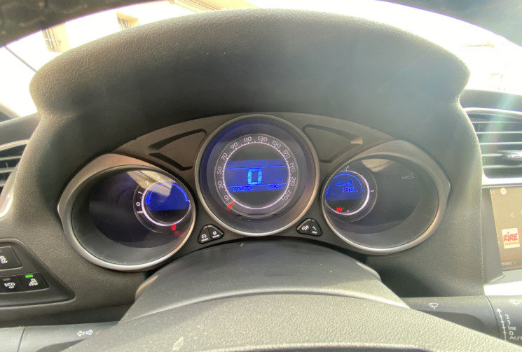 Citroën C4 BlueHDi 120 CH Millenium/ CARNET D'ENTRETIEN COMPLET