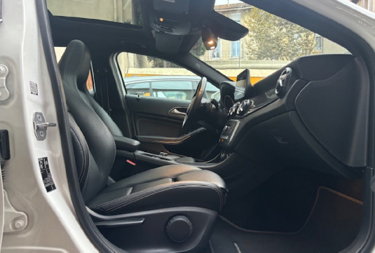 Mercedes GLA AMG starlight Edition 200d 136cv origine France 3eme main /  CAMERA AR / TOIT OUVRANT