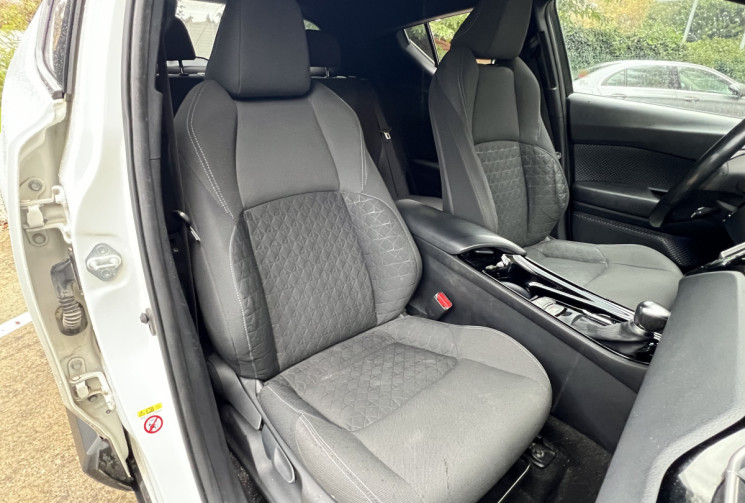 TOYOTA C-HR 184 Edition 2WD E-CVT Hybride / Sièges et Volant Chauffants / Caméra / Garantie 09/2025