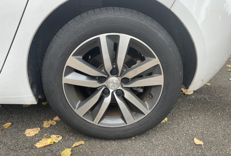 PEUGEOT 308 1.2 THP EAT8 130 ALLURE BOITE AUTO FAIBLE KILOMETRAGE 1ERE MAIN