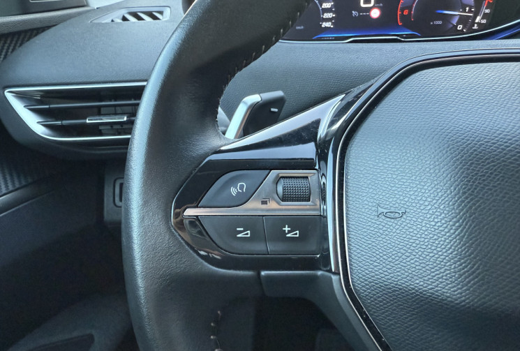 PEUGEOT 3008 1.5 BlueHDi 130 EAT8 / 1ère main 