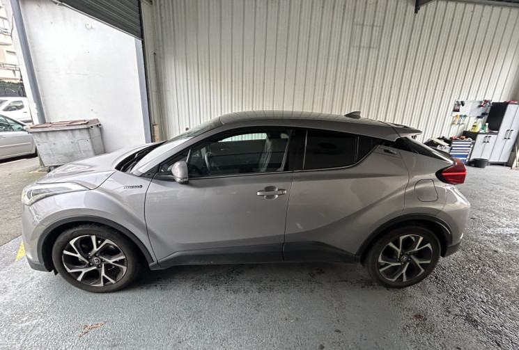 TOYOTA C-HR 122h 2WD COLLECTION 