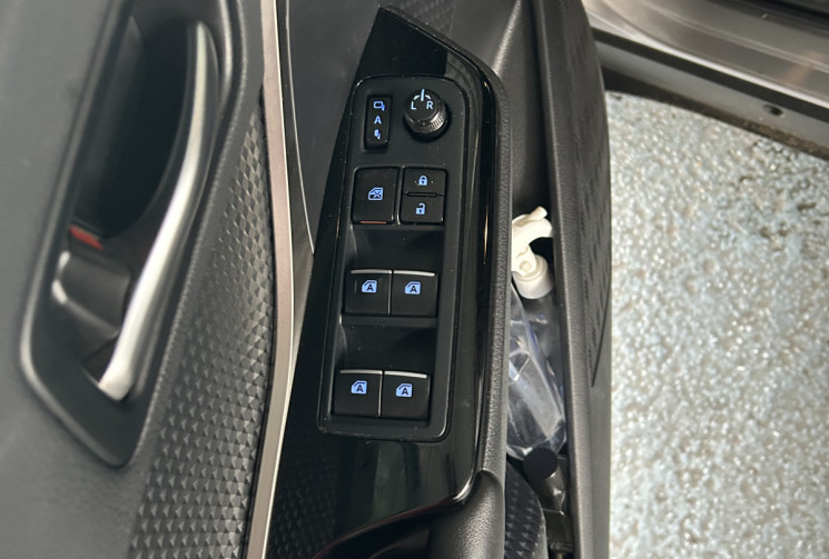 TOYOTA C-HR 122h 2WD COLLECTION 