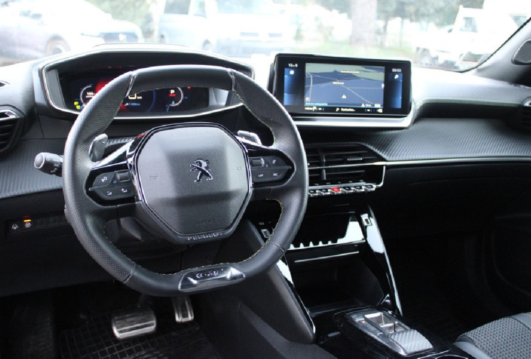 PEUGEOT 2008 1.2 130 cv FINITION GT   12 000 KM !!!!!!