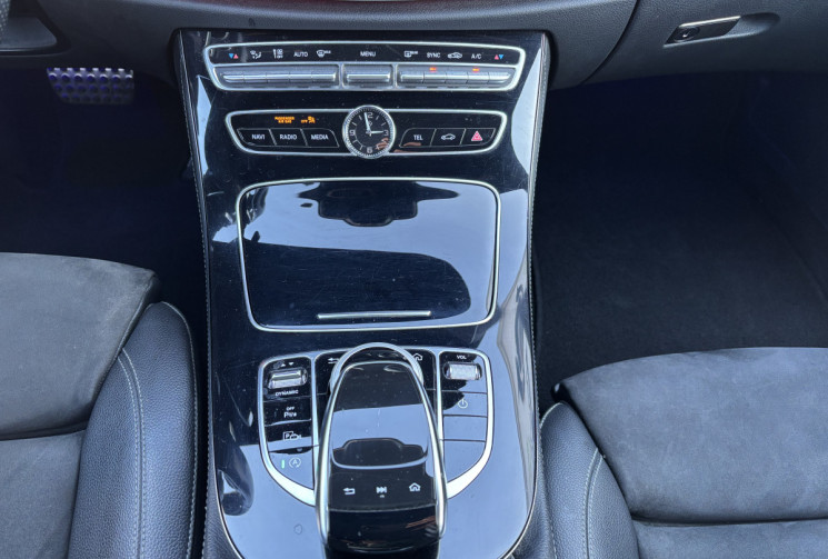 MERCEDES CLASSE E W213 Pack AMG 2.0 E 220 D * CAR PLAY * CAMERA DE RECUL * TOIT OUVRANT PANO