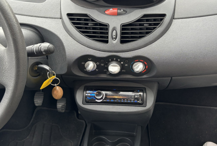 RENAULT TWINGO II 1.2 16V 75 Limited edition Walkman