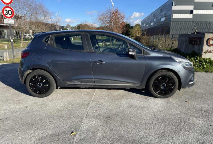 Renault Clio BUSINESS Phase 2 0.9 TCe 90 cv * CARPLAY* ENTRETIEN A JOUR *             Renault Clio BUSINESS Phase 2 0.9 TCe 90 cv * CARPLAY* ENTRETIEN A JOUR *
