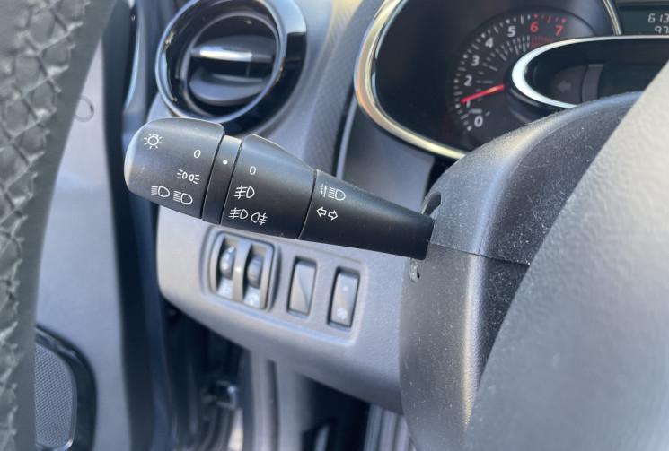 Renault Clio BUSINESS Phase 2 0.9 TCe 90 cv * CARPLAY* ENTRETIEN A JOUR *             Renault Clio BUSINESS Phase 2 0.9 TCe 90 cv * CARPLAY* ENTRETIEN A JOUR *