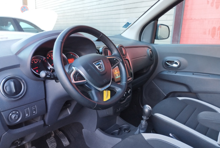 DACIA LODGY 1.5 BlueDCi 115 Stepway S&S BVM6 * 7 places * 1° main