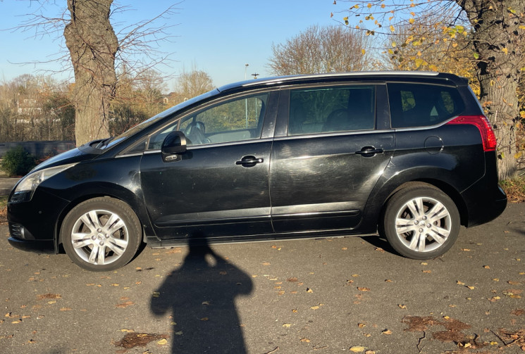 Peugeot 5008 1.6 THP BVA ALLURE 156 / 7 PLACES / TOIT PANORAMIQUE
