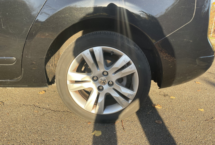 Peugeot 5008 1.6 THP BVA ALLURE 156 / 7 PLACES / TOIT PANORAMIQUE