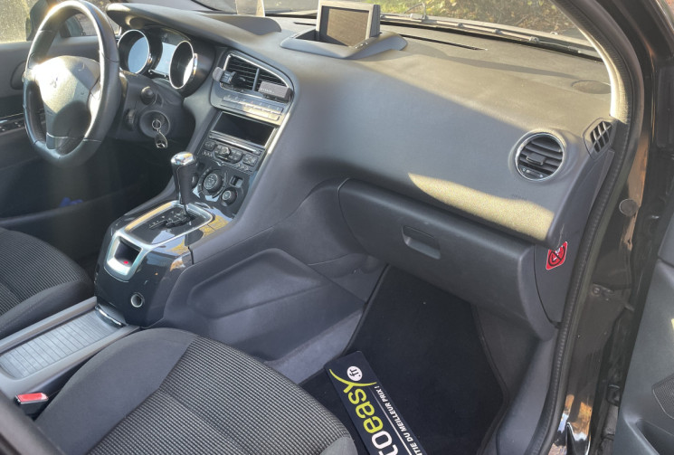 Peugeot 5008 1.6 THP BVA ALLURE 156 / 7 PLACES / TOIT PANORAMIQUE
