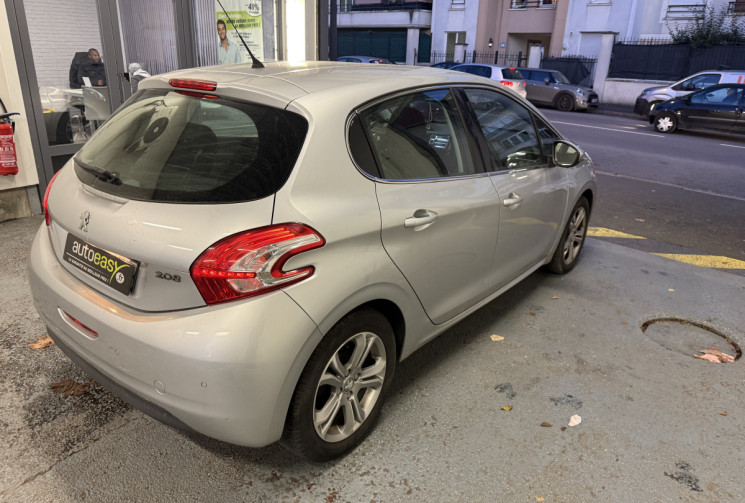PEUGEOT 208 1.2 68 allure 