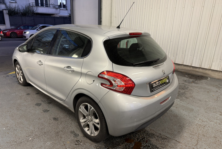 PEUGEOT 208 1.2 68 allure 