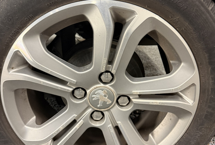 PEUGEOT 208 1.2 68 allure 