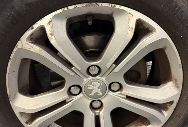 PEUGEOT 208 1.2 68 allure 