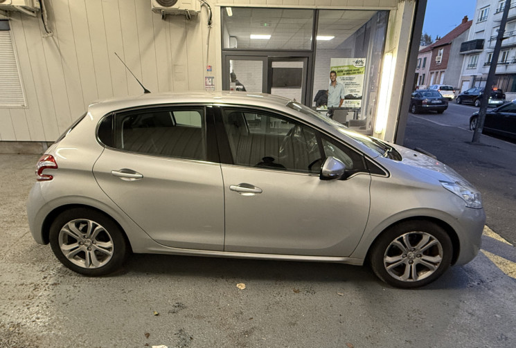 PEUGEOT 208 1.2 68 allure 