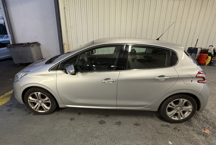 PEUGEOT 208 1.2 68 allure 