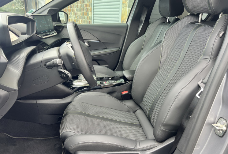 Peugeot 208  II (P21) e-208 100kW 136 cv GT